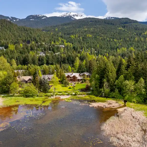 MASTERFULLY CONSTRUCTED LUXURY CHALET