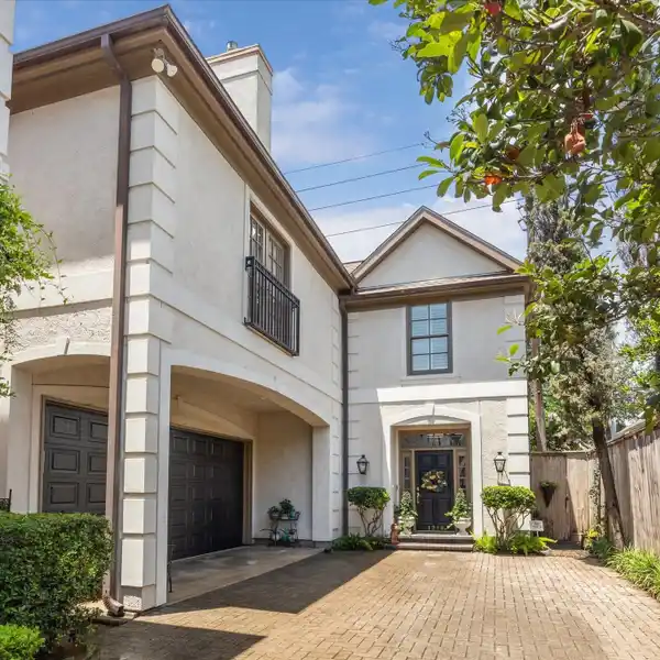 UPDATED ELEGANCE WITH SPACIOUS LAYOUT