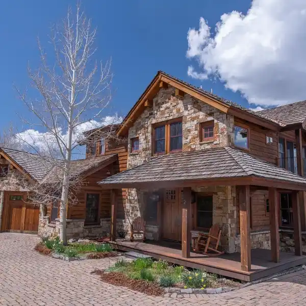 EXCEPTIONAL HOME ON 4.2 ACRES IN PRESTIGIOUS OVERLOOK