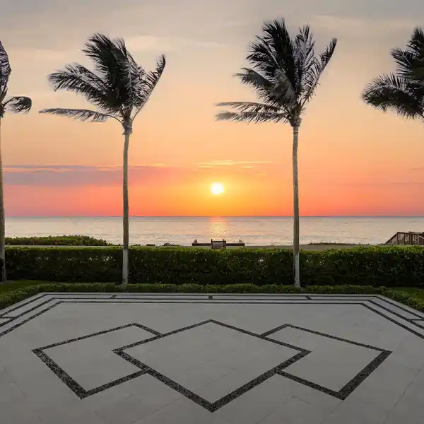 MAGNIFICENT OCEANFRONT RESIDENCE