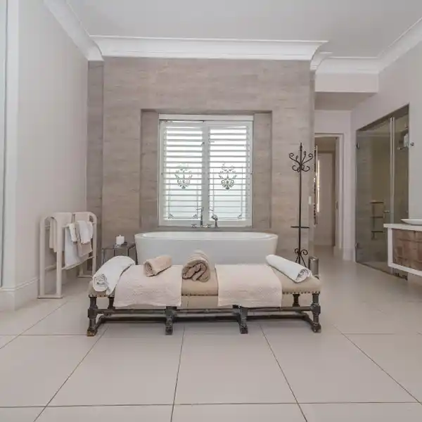 PRIVATE CLUSTER OASIS WITH BESPOKE FINISHES