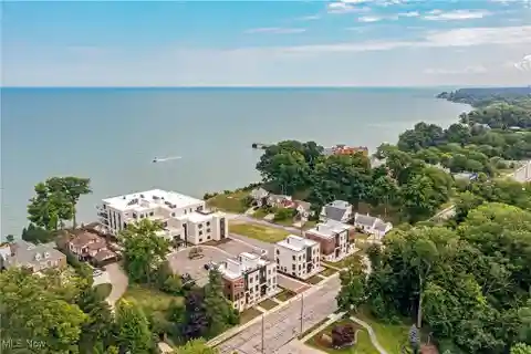 Exceptional Lakefront Residence