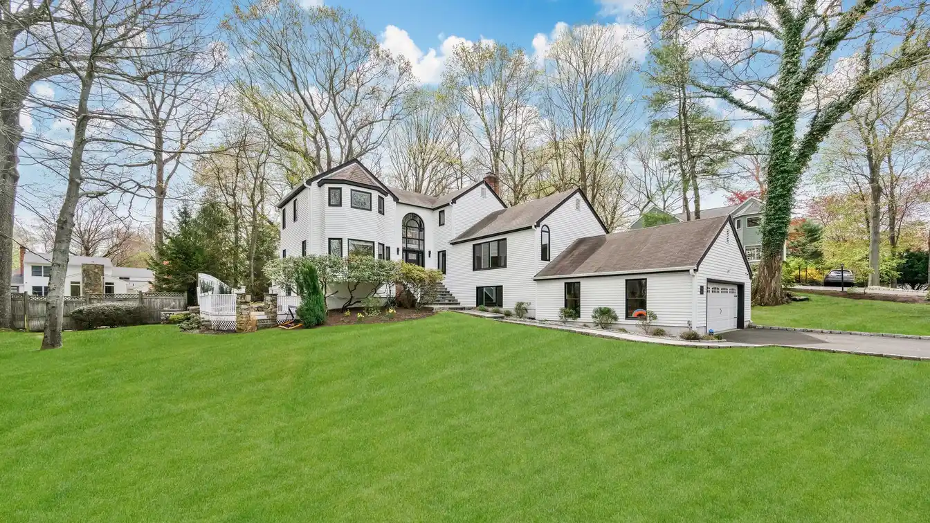 Impeccably Maintained Contemporary-colonial