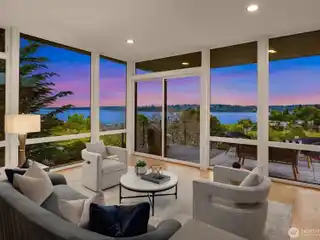 Inspiring Contemporary Home with Dramatic Views