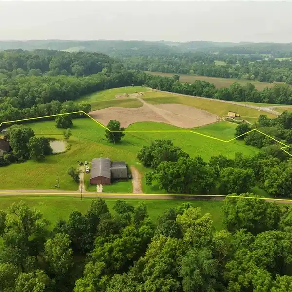 EXCEPTIONAL NINE-ACRE COUNTRY ESTATE
