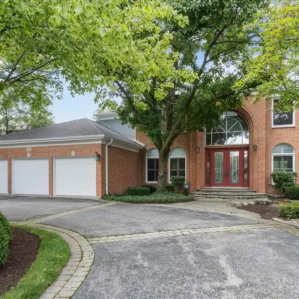 STUNNING DEERFIELD RESIDENCE