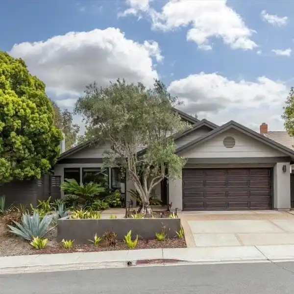 STUNNINGLY REMODELED SINGLE-STORY HOME IN DEL MAR TRAILS
