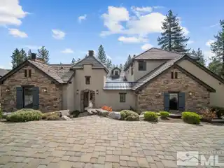 Mountain Modern Home in Prestigious Montreux