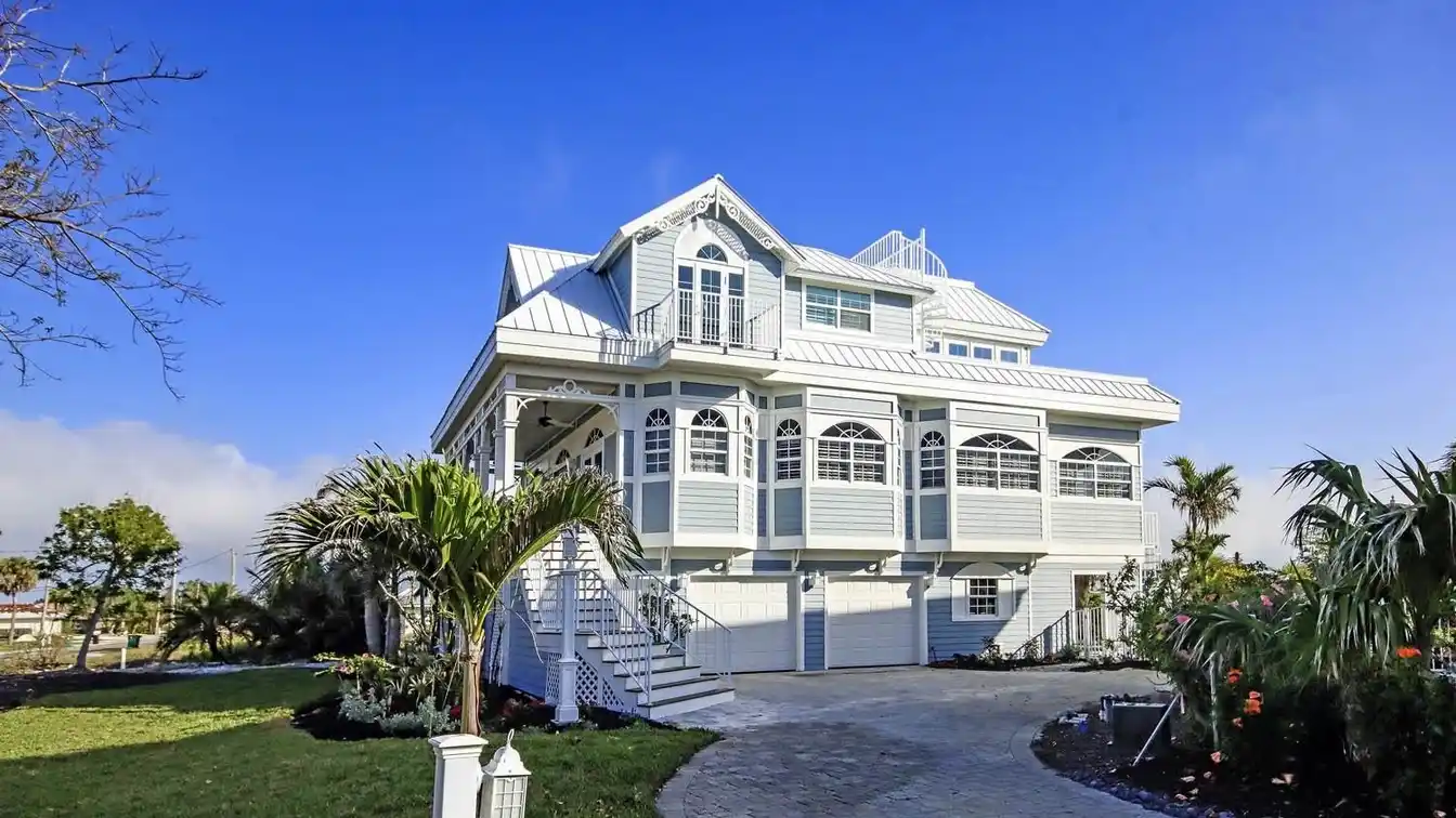 Remodeled Home in Exclusive Victoria Cove