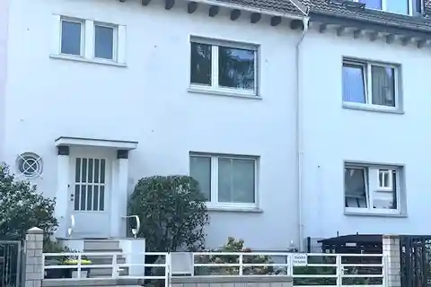 Well-Maintained and Versatile Townhouse