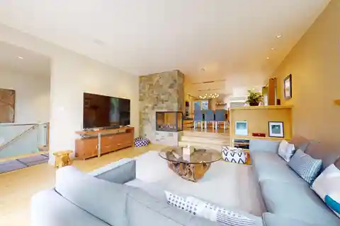 Beautifully Renovated Home in White Gold