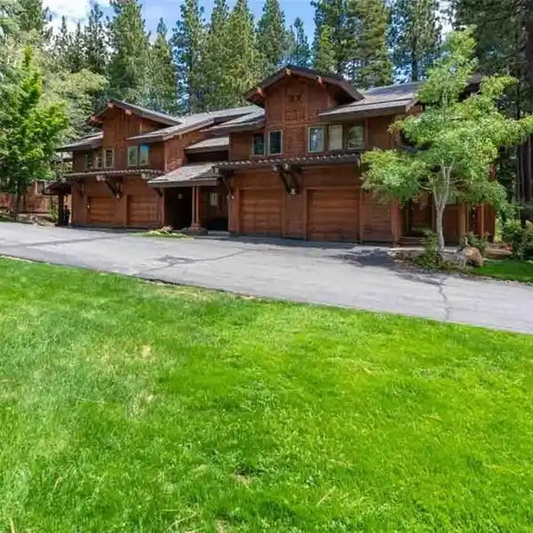 HIGHLY SOUGHT-AFTER THIRD CREEK TOWNHOME