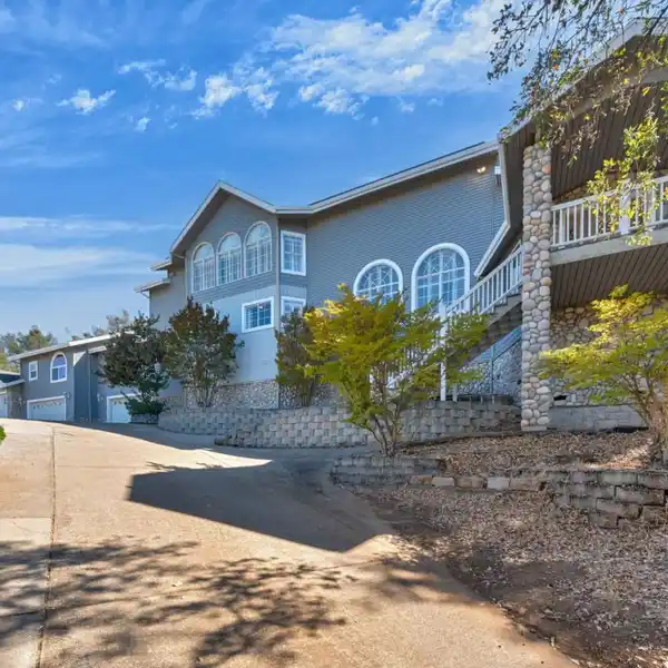 DRAMATIC EL DORADO HILLS HOME ON NINE ACRES