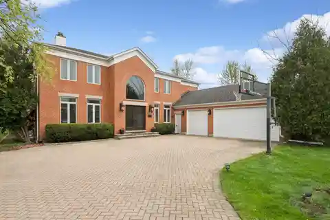 Sophisticated Living in Coveted District 27