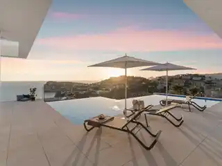 Spectacular Modern Villa with Excellent Sea Views