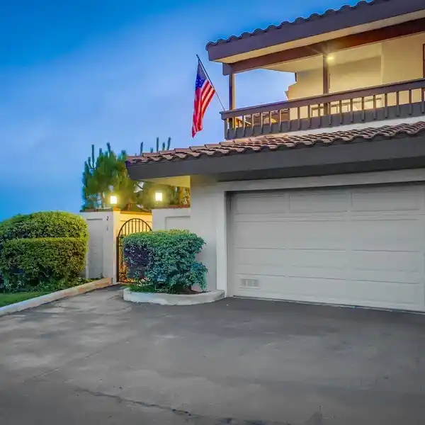 INCREDIBLE HILLTOP HOME WITH INCREDIBLE COASTAL VIEWS