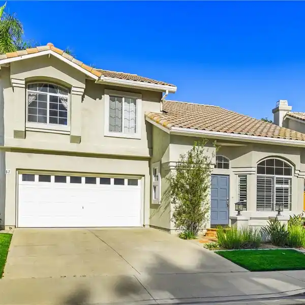 BEAUTIFUL LIGHT-FILLED HOME