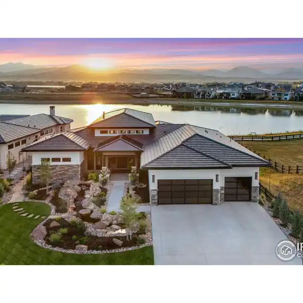 SHOW-STOPPING CUSTOM RESIDENCE WITH PANORAMIC MOUNTAIN VIEWS