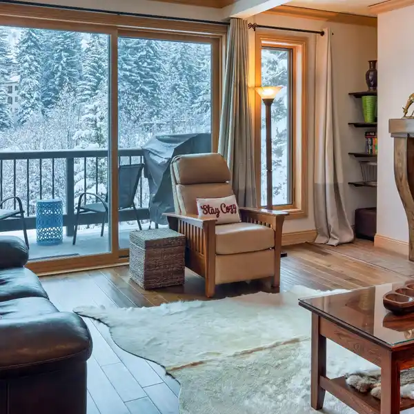 SOUGHT-AFTER RESIDENCE IN A COVETED BUILDING