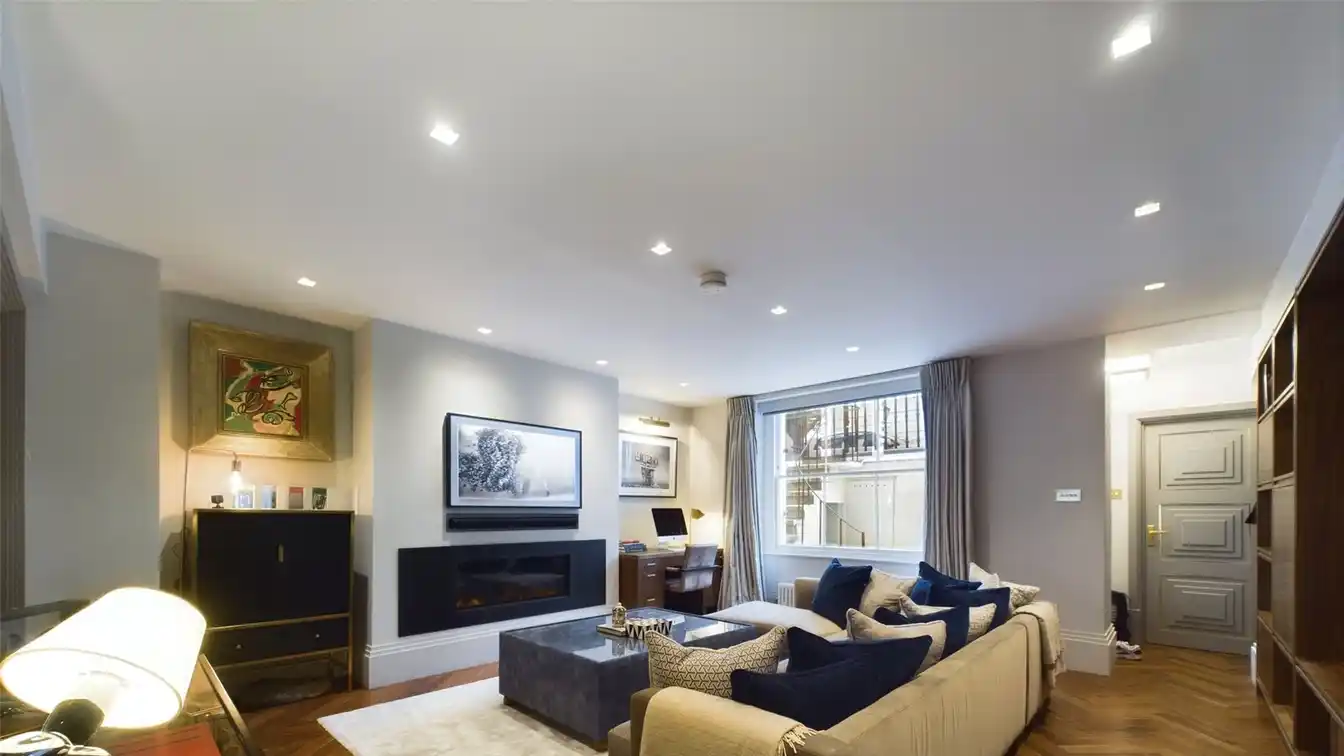 Charming Period Basement Apartment with Garden and Patio