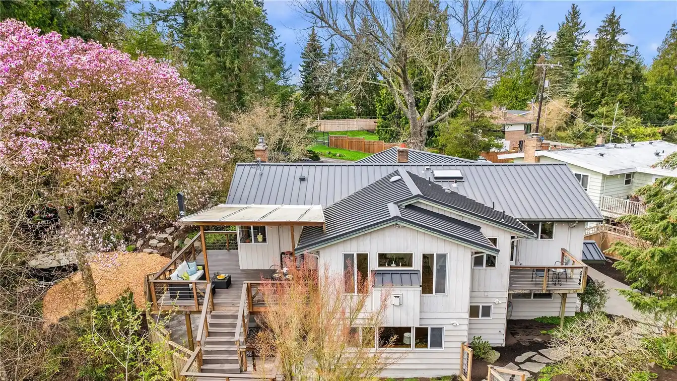 Gorgeous Home Close to Seahurst Park Beach
