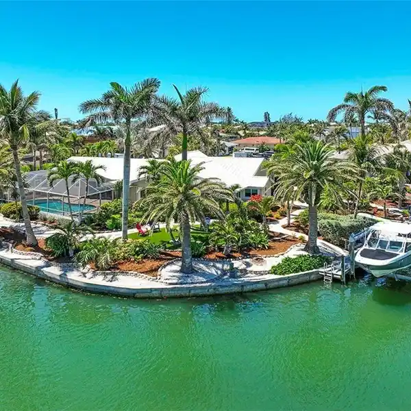 PRIVATE TROPICAL BOATING & BEACH RETREAT AWAITS