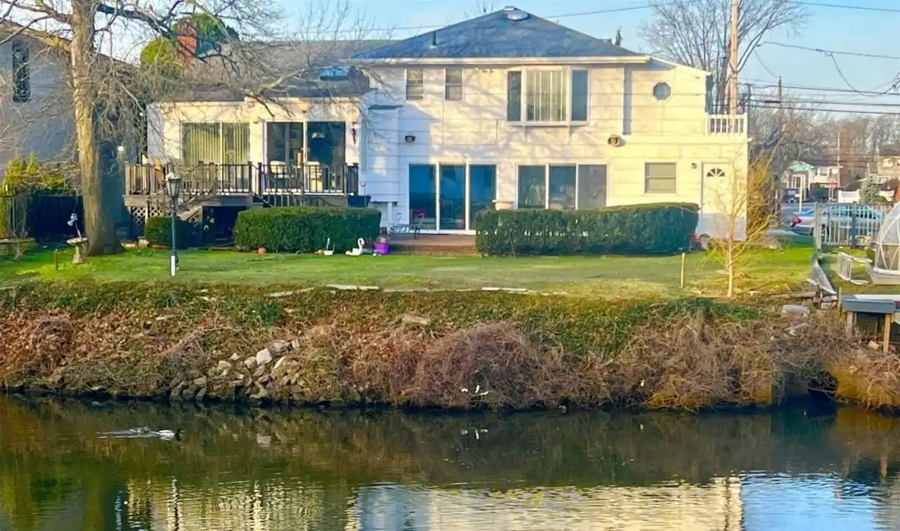 Lakefront Oasis and Wildlife Sanctuary