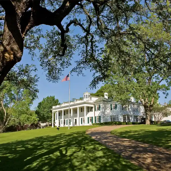 DALLAS LANDMARK OVERLOOKING WHITE ROCK LAKE