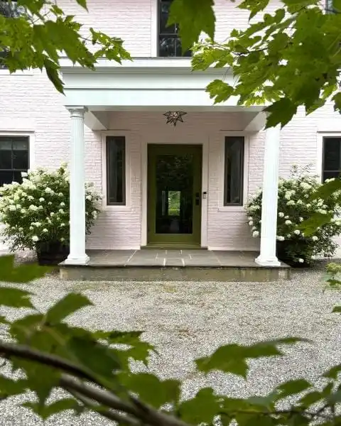 TIMELESS 18TH-CENTURY GEORGIAN STONE HOME