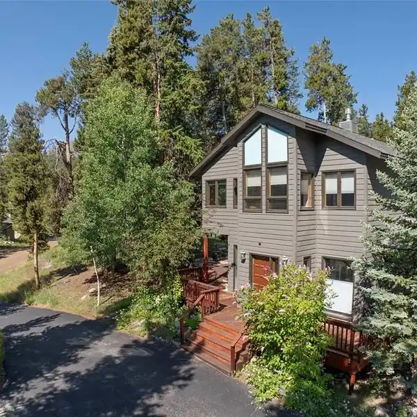 UNLIMITED POTENTIAL IN A DESIRABLE LOCATION