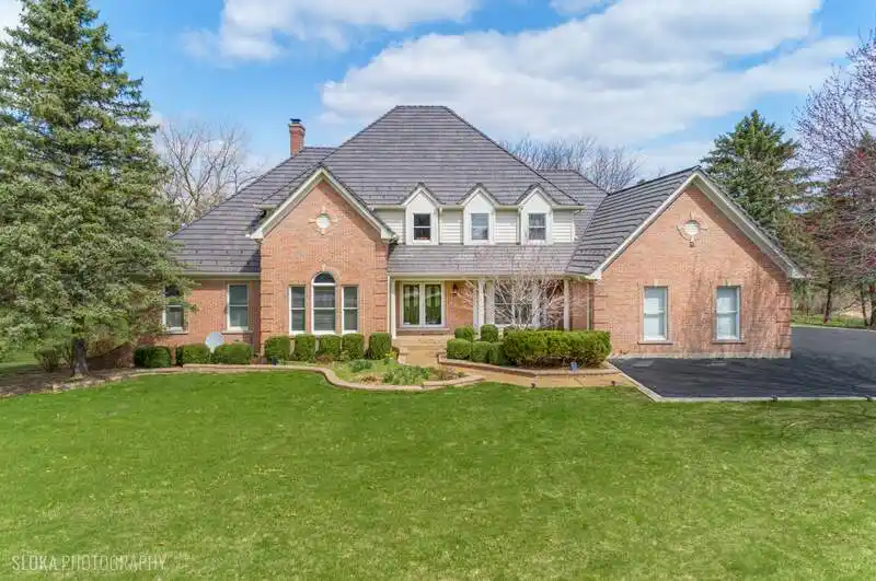 Gracious Residence on 5.7 Acres