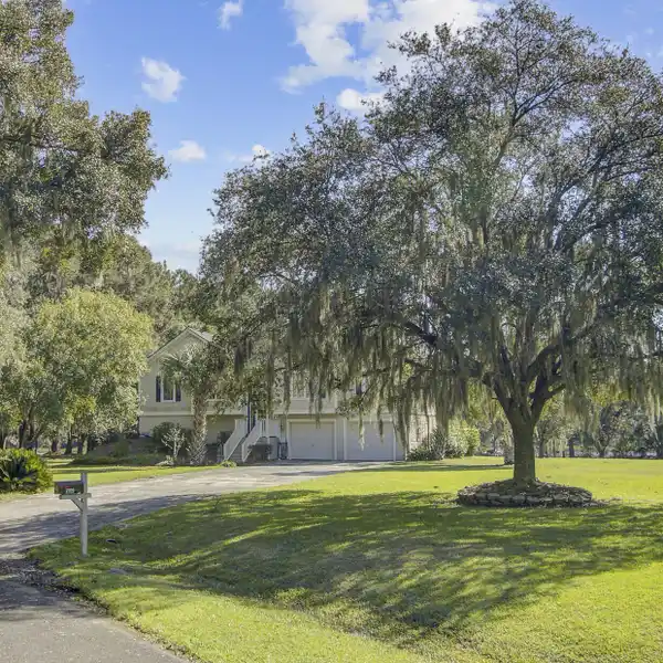 CREEKFRONT ESTATE IN PEACEFUL BRICKHOUSE PLANTATION