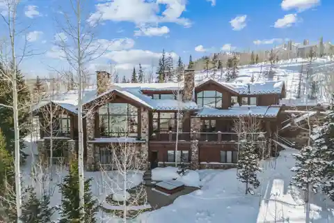 Luxurious Mountain Contemporary Estate in the Colony