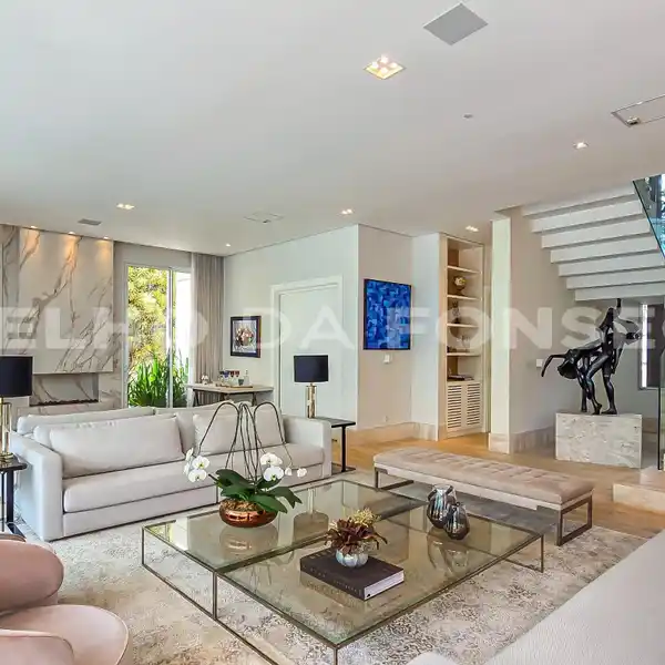 BEAUTIFUL THREE-FLOOR HIGH-END PROPERTY