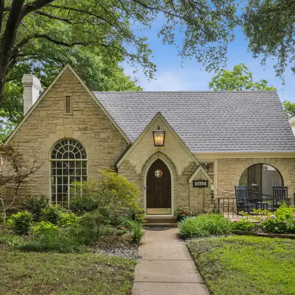 TIMELESS LAKEWOOD CHARM MEETS MODERN LUXURY
