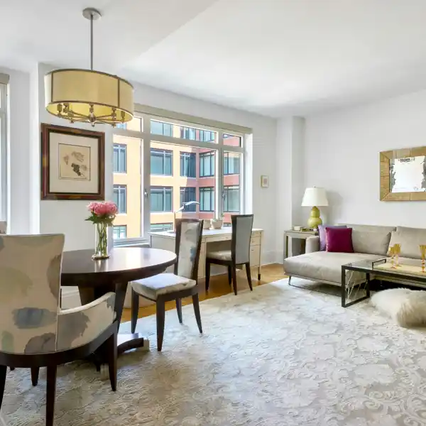 BRIGHT AND BEAUTIFUL HIGH-FLOOR HOME