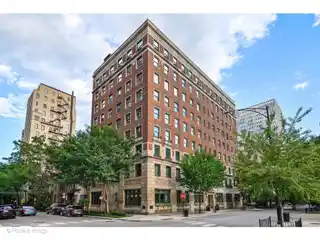 Extraordinary Top-Floor Residence