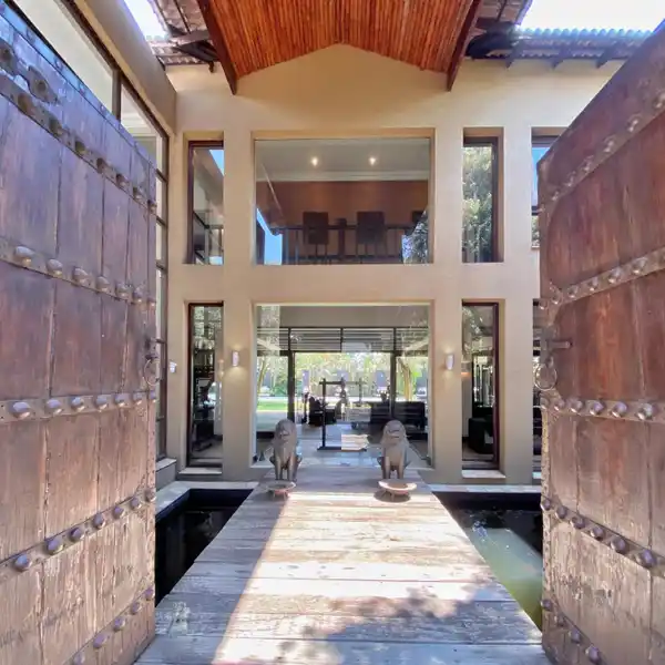 BOUTIQUE-INSPIRED ELEGANCE IN A PRESTIGIOUS SETTING