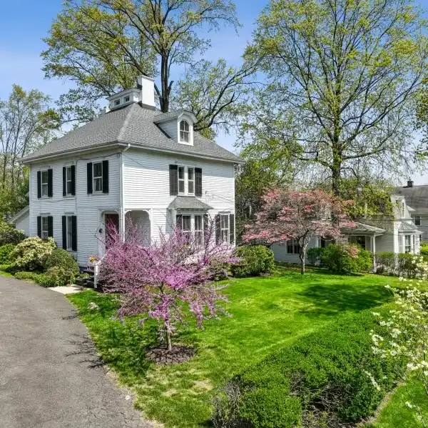 BEAUTIFUL LIGHT-FILLED HOME IN IDEAL LOCATION