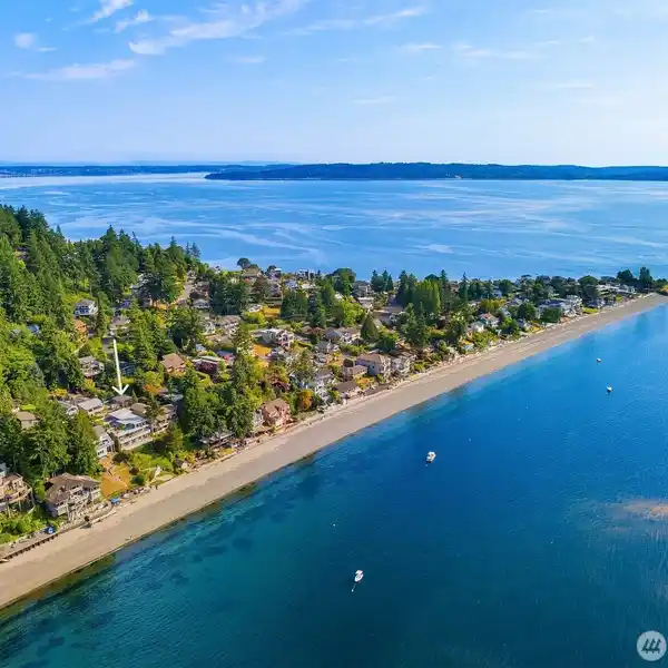 ARCHITECTURAL HOME IN THE HEART OF THREE TREE POINT