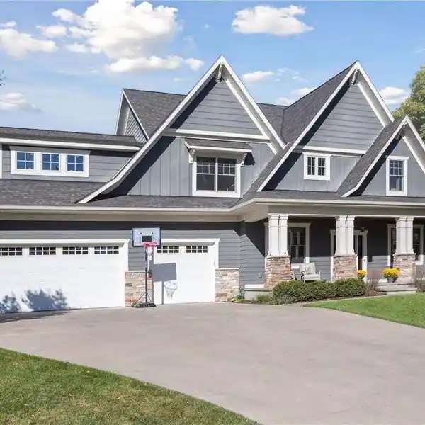 BEAUTIFUL HOME IN DESIRABLE HIGHLANDS
