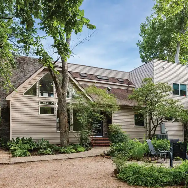 ECLECTIC WEST UNIVERSITY CONTEMPORARY STYLE HOME