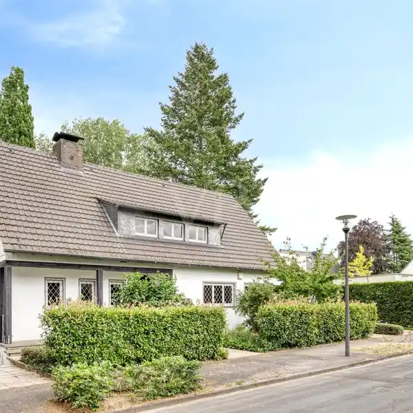 STYLISH PROPERTY WITH CHARACTER