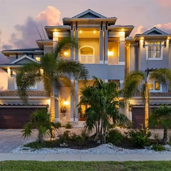 MAGNIFICENT HOME ON THE BEACHSIDE OF SPINNAKER DRIVE