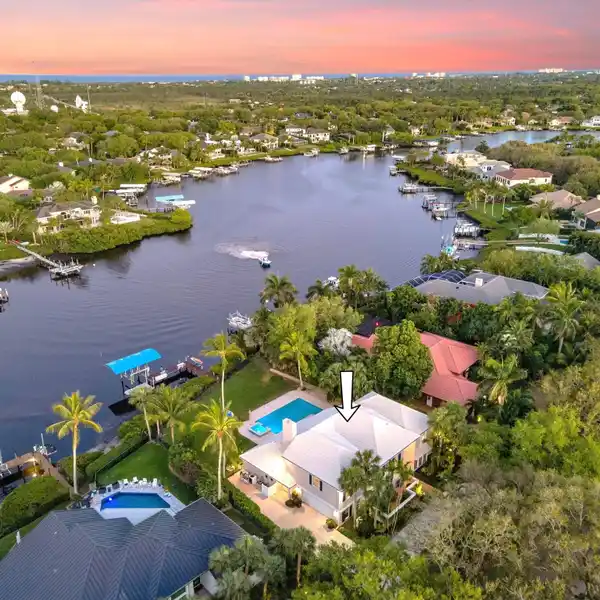 SPECTACULAR RIVERFRONT ESTATE