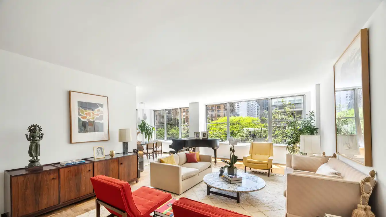 Spacious Corner Unit on the Upper East Side