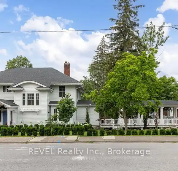 PRIVATE TWO-ACRE ESTATE IN THE HEART OF THE CITY