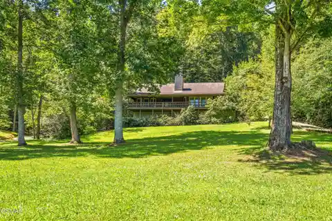 Peaceful Six-Acre Mountain Retreat