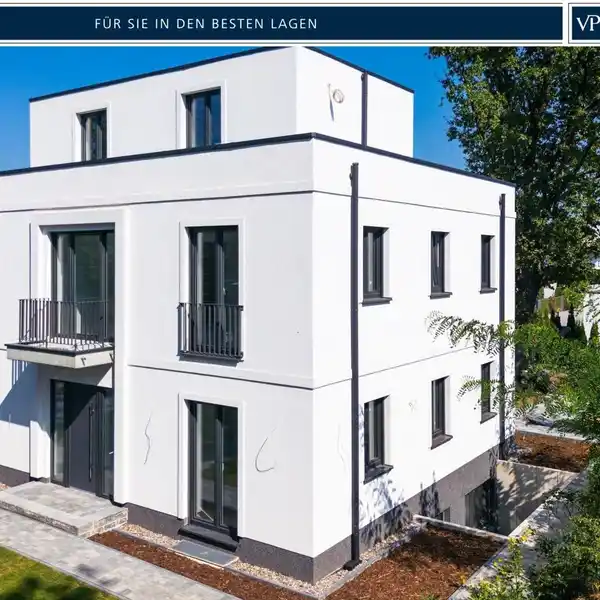 STATELY VILLA IN A WELL-KEPT ENVIRONMENT