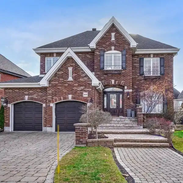 EXCEPTIONAL RESIDENCE IN THE PRESTIGIOUS HERITAGE SUR LE LAC DISTRICT